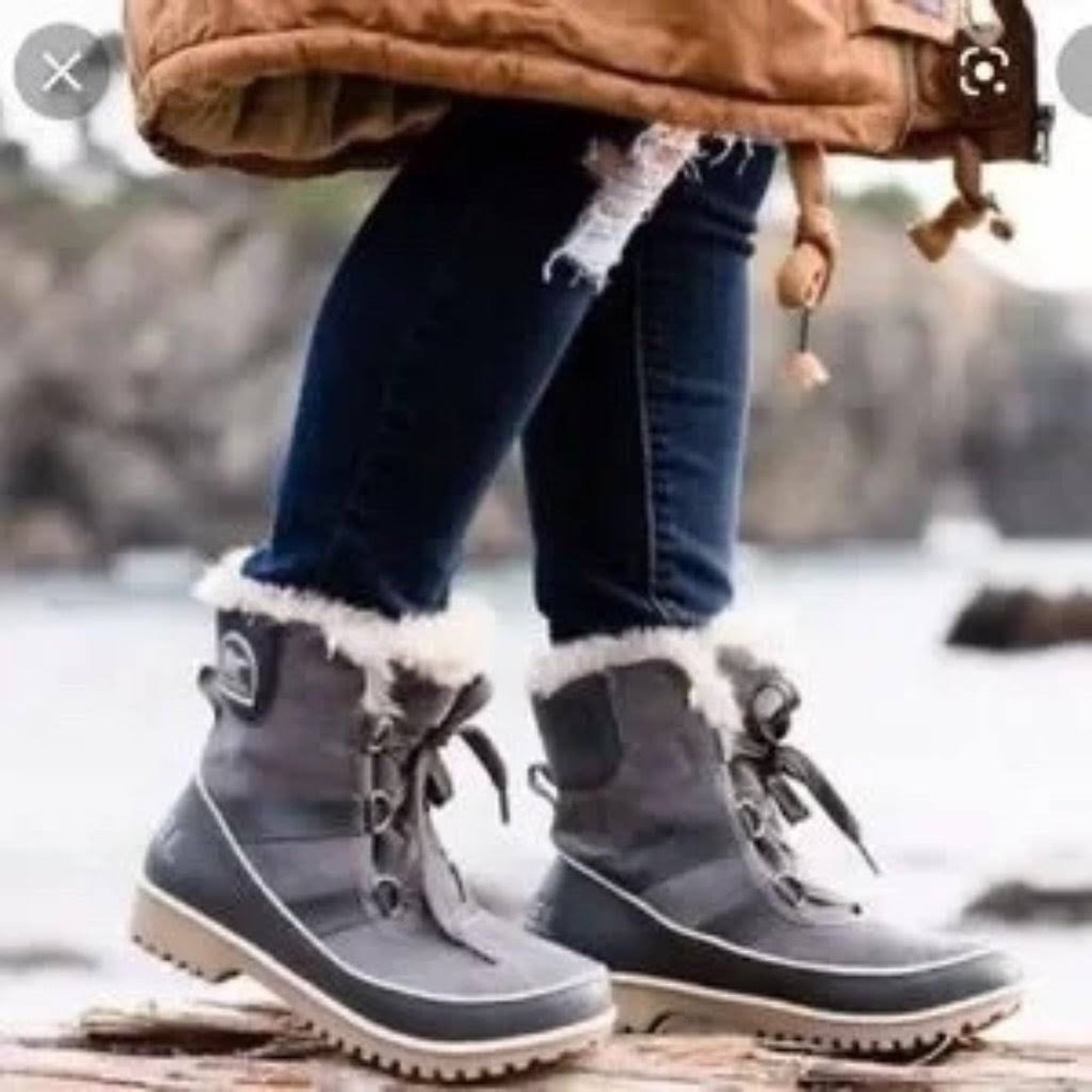 Euc Worn once women’s Sorel mid calf faux fur winter boots size 9